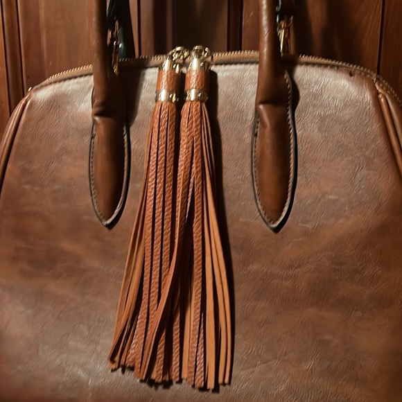 Cognac color leather bag with adjustable straps and handles - Picture 2 of 7